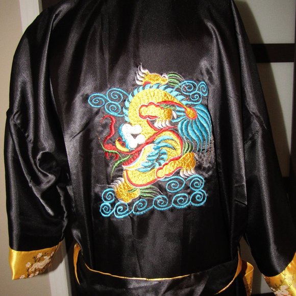 GOLDEN DRAGON REVERSIBLE 2 PLY ROBE. SIZE MEDIUM. - Picture 5 of 8